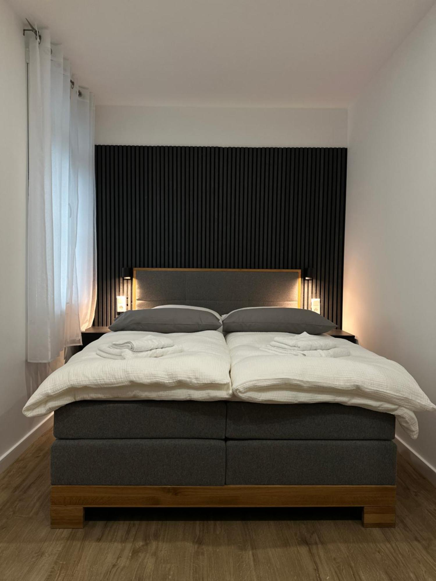 Toka Rooms - An Der Regiobahn 梅特曼 外观 照片